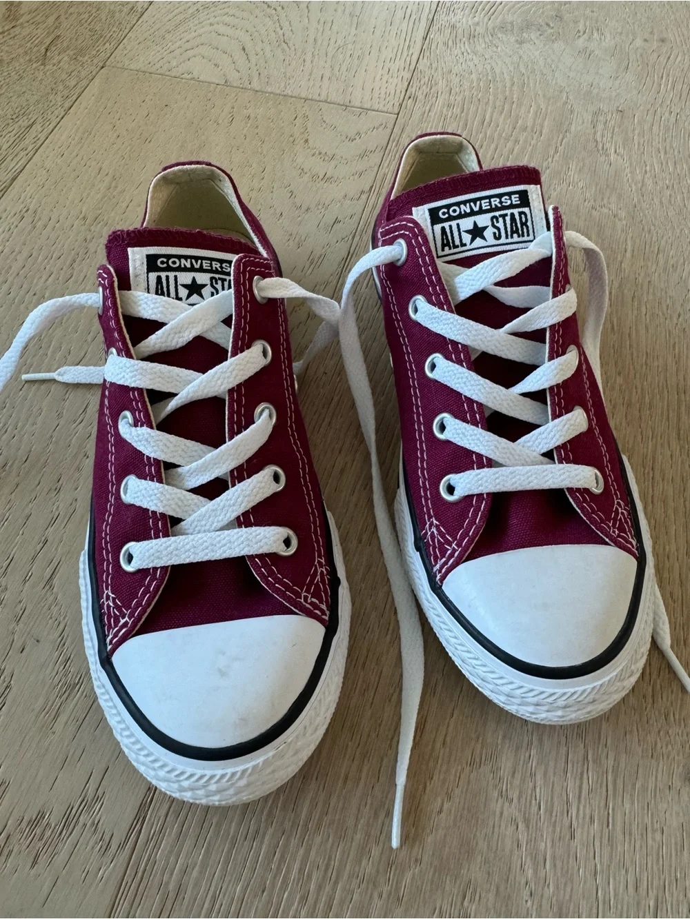 Converse Low Top Sneakers - Burgundy
